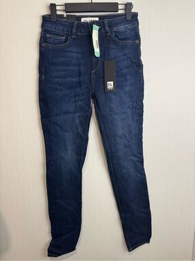 NWT DL1961 Farrow High Rise Instaslim Jeans. Delancy Color. Size 25. So soft!